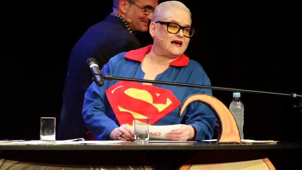 Hella von Sinnen war Moderatorin beim Max-und-Moritz-Preis 2012, Comic-Salon