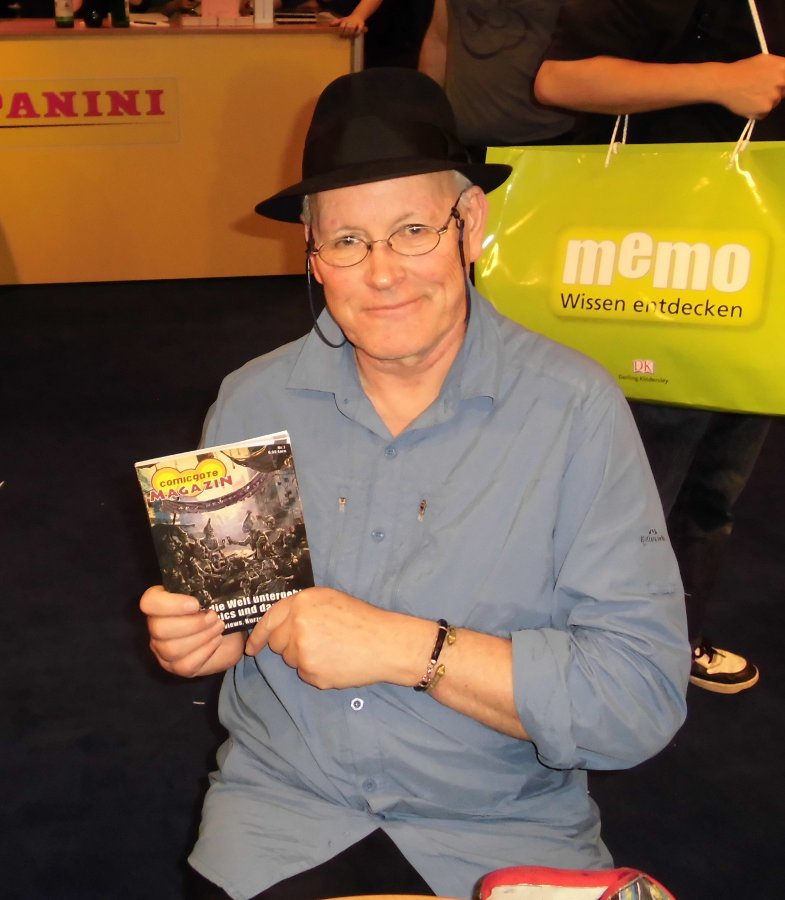 Colin Wilson mit dem Comicgate-Magazin auf der Frankfurter Buchmesse 2012