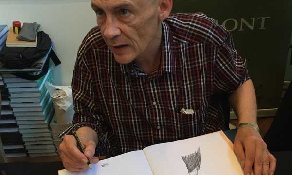 Peter Puck auf dem Comicfestival München 2015 beim Signieren von „Fett und Komplett“